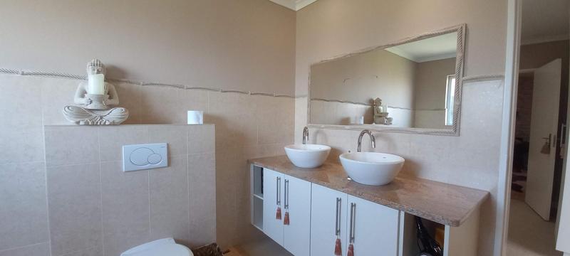 To Let 4 Bedroom Property for Rent in Dennegeur Western Cape